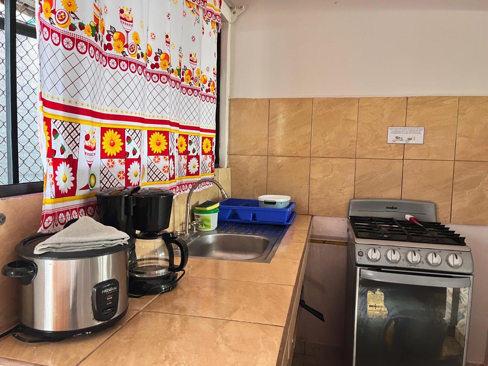Family Hotel Puerto Viejo de Talamanca المظهر الخارجي الصورة