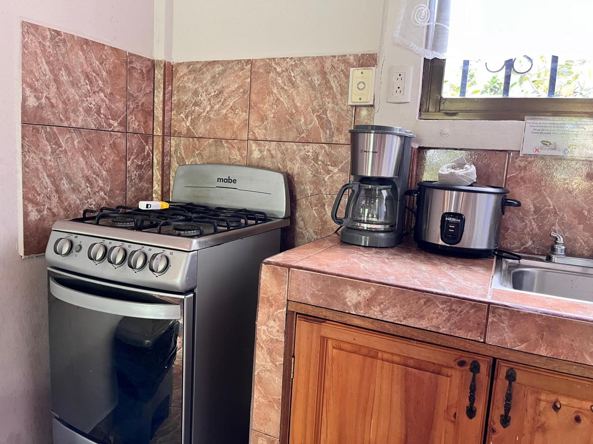 Family Hotel Puerto Viejo de Talamanca المظهر الخارجي الصورة